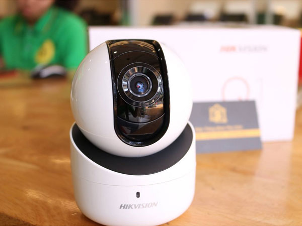 camera IP wifi quay quét mini 2MP HIKVISION DS-2CV2Q01EFD-IW